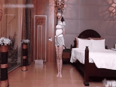 双马尾萝莉伊芙蝶紧缚诱惑：美乳美臀多人狂欢激情绽放