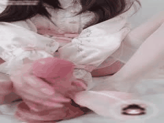 粉嫩萝莉仙仙桃白丝足交自慰诱惑，宅男万人撸的Lolita摇篮曲