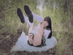 超人气萝莉福利姬Kittyxkum：绯红小猫JK美少女荒野自慰骑乘诱惑