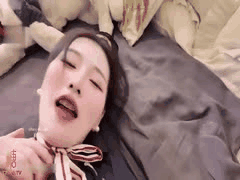 卡卡西入室强暴空姐：潜伏家中目睹自慰抠逼后直接内射中出