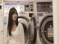 中字_ SSNI-719 因为老婆和女儿的忽视心灰意冷的中年大叔和自助洗衣店的巨乳女大学生出轨做爱 _羽咲美晴 _出轨