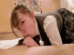 紧急后台预约！避孕套没固定好，直接内射素人美女