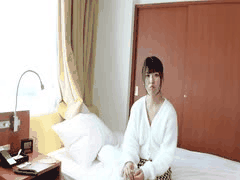 FC2独家：18岁素人美少女首次拍摄，害羞口罩下揭开嫩穴内射激情！