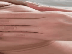 番号：HMN-455日期：2023-8-22演员：#響蓮 #响莲片名：原始射精的敏感身体！！超级新人级性爱三冠进一步飞跃中出禁令解除⭐剧情：【超新人级性爱三冠王×中出】中出禁令终于解除了！莲酱是个顽皮的女孩，但她似乎没有任何原始的性经验。即使戴上橡皮筋，我也会向后弯腰射精，那么如果我插入生鸡巴会发生什么呢？甚至自慰时也达到高潮并反复潮吹？ 3P 中的激进浸渍和连续中出？再弯下去我就崩溃了（汗）这色