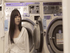 [中字] SSNI-719 因为老婆和女儿的忽视心灰意冷的中年大叔和自助洗衣店的巨乳女大学生出轨做爱 #羽咲美晴 #出轨