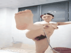 清纯脸蛋藏爆乳肥臀：玩具乳浪狂抖，蜜穴猛插淫液喷溅，媚叫求饶臀波荡漾！