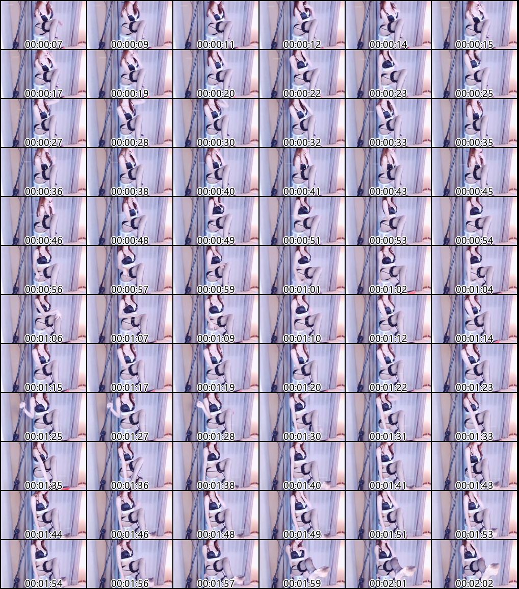 小小奶瓶儿性感舔耳