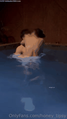 OnlyFans热门主播Honey Tipsy多人激情合集