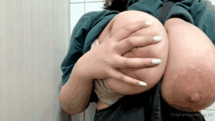 巨乳OnlyFans博主道具自慰合集12_丰满诱惑狂野高潮让人欲火焚身