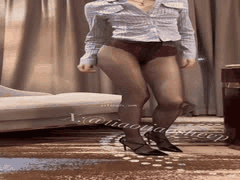 跳跳羊美腿美足裸舞喷水高潮 极品小母狗诱惑性爱