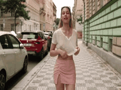 刷子一键换脸：海量高清视频素材大放送