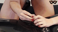 P站胶衣调教合集_多样道具与女主调教男奴的极致体验