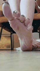 天蝎座胖虎的足交调教合集8丝足与足膜的完美结合_8