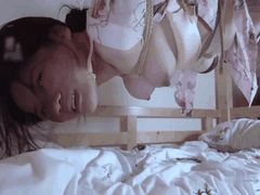 吊起骚浪母狗狂虐调教_鞭打到喷潮求饶欲仙欲死