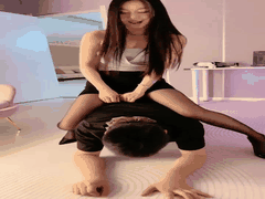 国内女主直播调教狂欢_美丝大大V神耳光套路下_我被玩到高潮失控喷射