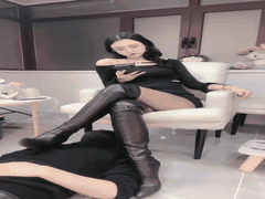 女主人脚踩深喉狂虐狗奴_嘴爆高潮喷汁_SM专场让你欲罢不能