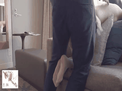 白裙学生妹狠遭调教_棍棒猛抽红臀_无毛嫩穴灌满滚烫精液