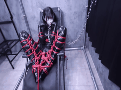 绳索紧缚极致调教_美女在束缚中颤抖呻吟的禁忌快感