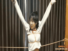 绳艺束缚调教老虎凳_轻微挠痒引爆极致SM快感_沉浸式欲火焚身体验