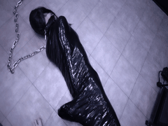 胶衣紧缚下的绳艺调教狂欢_束缚诱惑让你欲仙欲死沉迷其中