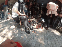 脚镣加身街头求助脱锁_主人变态任务让我羞耻又兴奋到颤抖