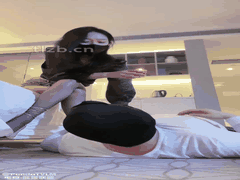 陈莹斯女王直播调教男奴_高跟鞋踩踏舔脚狂野SM_欲火焚身无法自拔