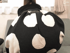 黑丝女S坐姿诱惑_忍不住上前舔脚的足控冲动