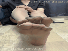 若若老师丝袜足控诱惑_推特定制福利视频