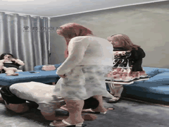 双女主纯舔脚调教_Lolita精神小妹羞辱踩踏直播