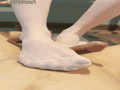 超薄白丝足交诱惑：润滑油丝袜套玩极致快感