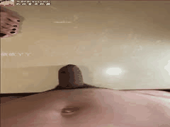 依依丫丫裸足踩踏足交 桌子高潮踩射