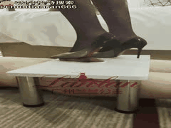 广州兰兰公主黑丝高跟鞋交踩踏，鞋跟插马眼见血重口SM