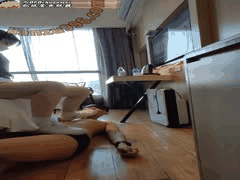 棉袜小白鞋踩踏诱惑：原创鞋交舔鞋隔板踩射高潮