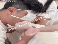 小盐不困最新诱惑：白丝袜脚部舔舐play