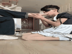 丸子女王调教脚奴的SM诱惑