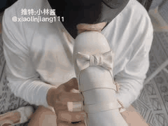 小林酱诱惑足交：丝袜脚底撩人极致快感