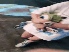 街头猎艳：随机搭讪美女要求舔脚的惊人反应