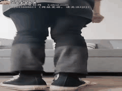 00后小彤单人诱惑：牛仔裤帆布鞋语言羞辱踩食物超刺激