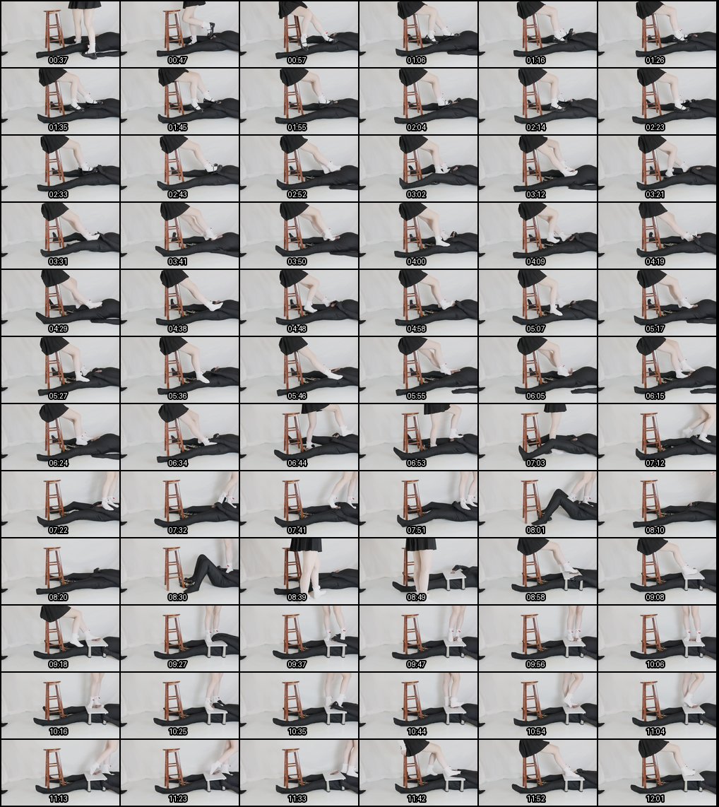 JK女主人小皮鞋足交调教：Hello Kitty棉袜隔板踩狗鸡巴