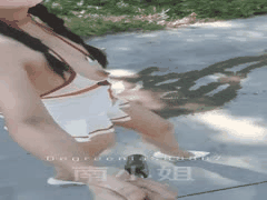 南小姐推特重口母狗：户外露奶自慰尿尿，厕所狂吃厕纸与垃圾桶避孕套精液