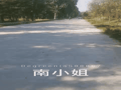 推特网红南小姐重口户外秀：露奶自慰尿尿+厕所捡套吃精狂野玩法