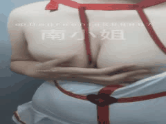 南小姐推特重口母狗秀：户外露奶自慰尿尿，厕所吞厕纸捡套吃精