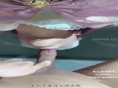 强制深喉毒龙！美女被哥哥按头舔臭屁眼，凌辱play中吐槽：为什么老板都爱看我被虐？