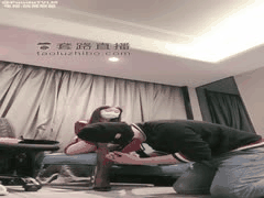 月影儿绿帽羞辱：跟踪出轨女友跪门求主人开发