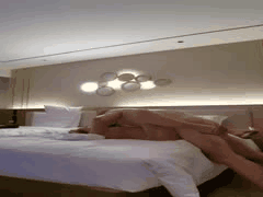 内地熟女SM直播：中年妖精重口喝尿表演