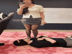 希希私人影院黑丝S女王：踩虐诱惑陪看直播