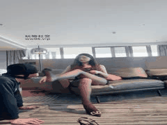 琪琪惨遭变态女人羞辱，SM调教羞耻play超刺激
