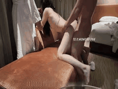 momo33094携娇妻寻单男3P狂欢：被干到瘫软床榻