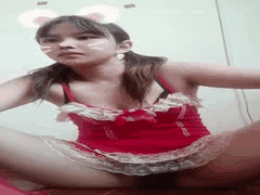 推特极品淫妻丝袜诱惑：大奶足交榨精各种性爱高潮