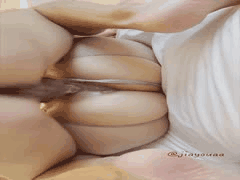 美臀人妻短裙无内第三版：丈夫拍摄单男猛插特写，淫水喷涌诱惑